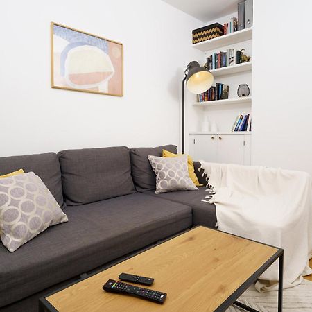 Lovely Apartment In Victoria Park Village Londra Esterno foto