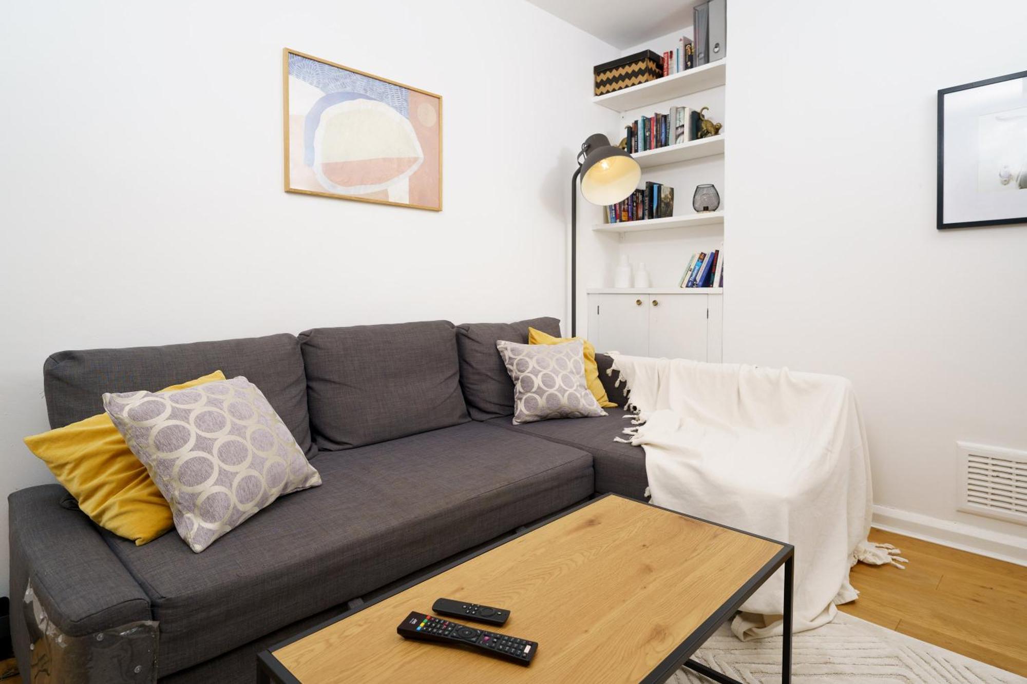 Lovely Apartment In Victoria Park Village Londra Esterno foto