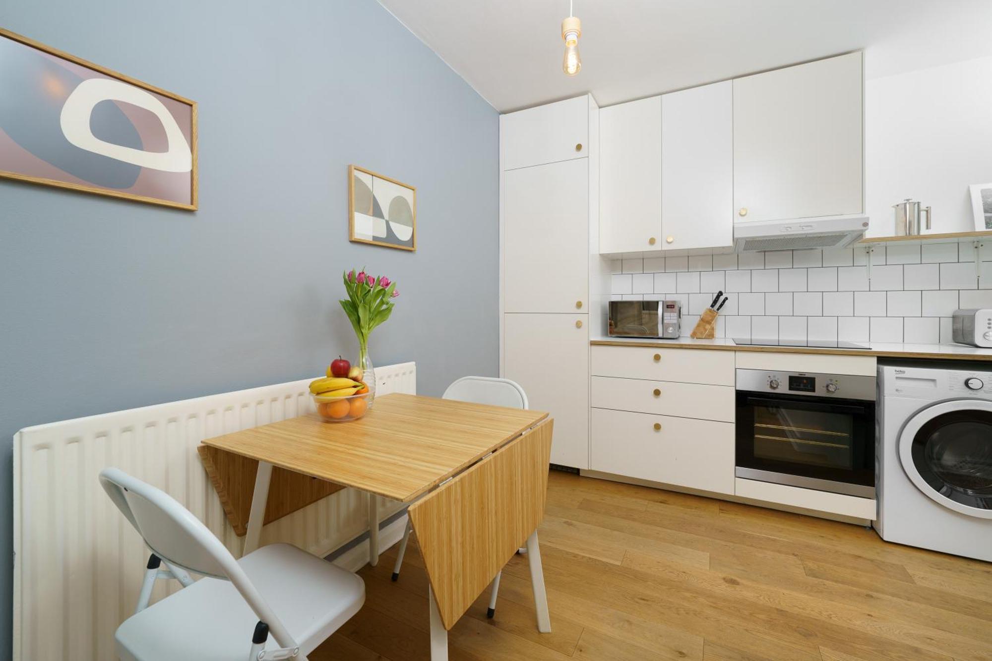 Lovely Apartment In Victoria Park Village Londra Esterno foto