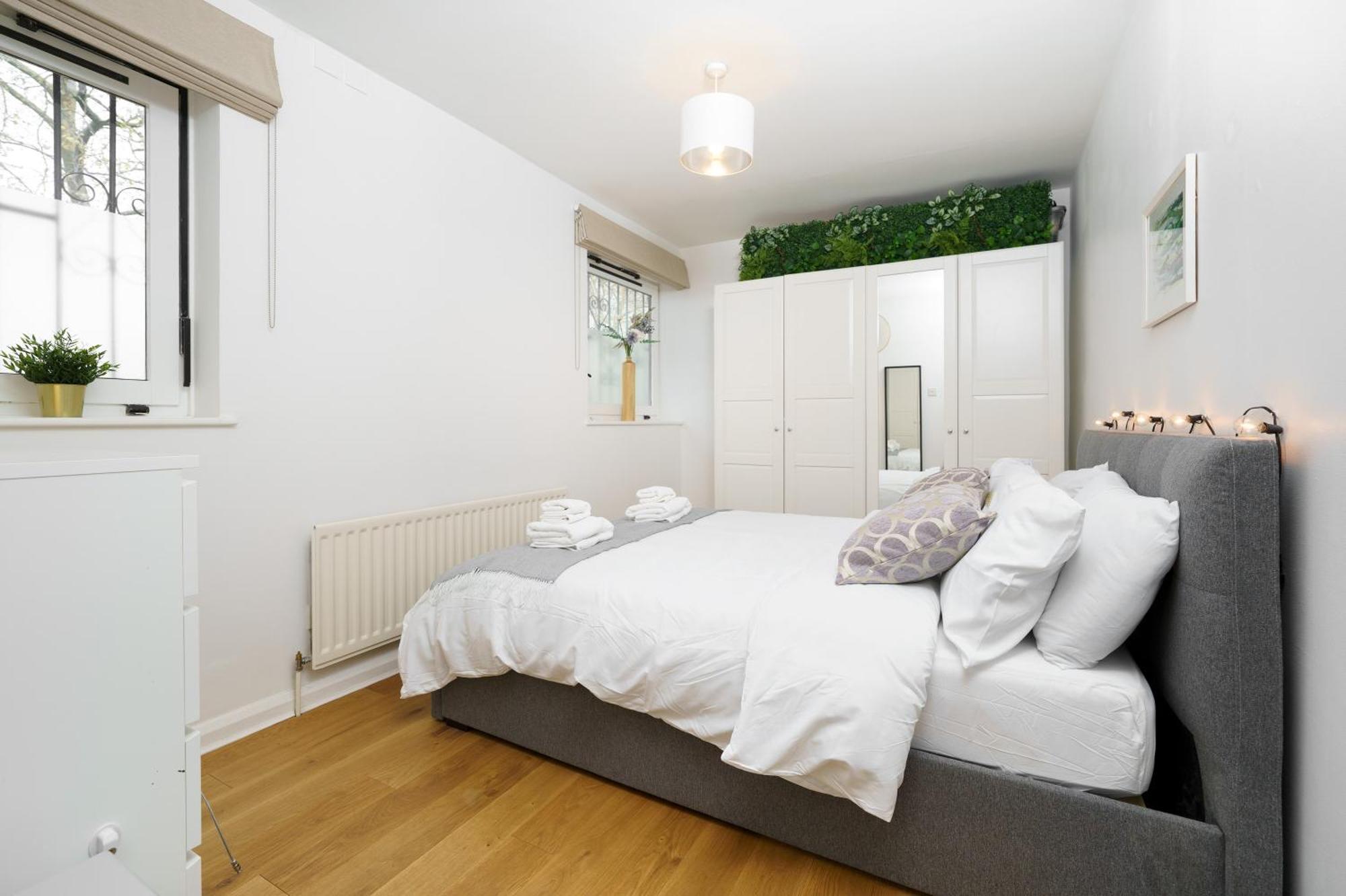 Lovely Apartment In Victoria Park Village Londra Esterno foto