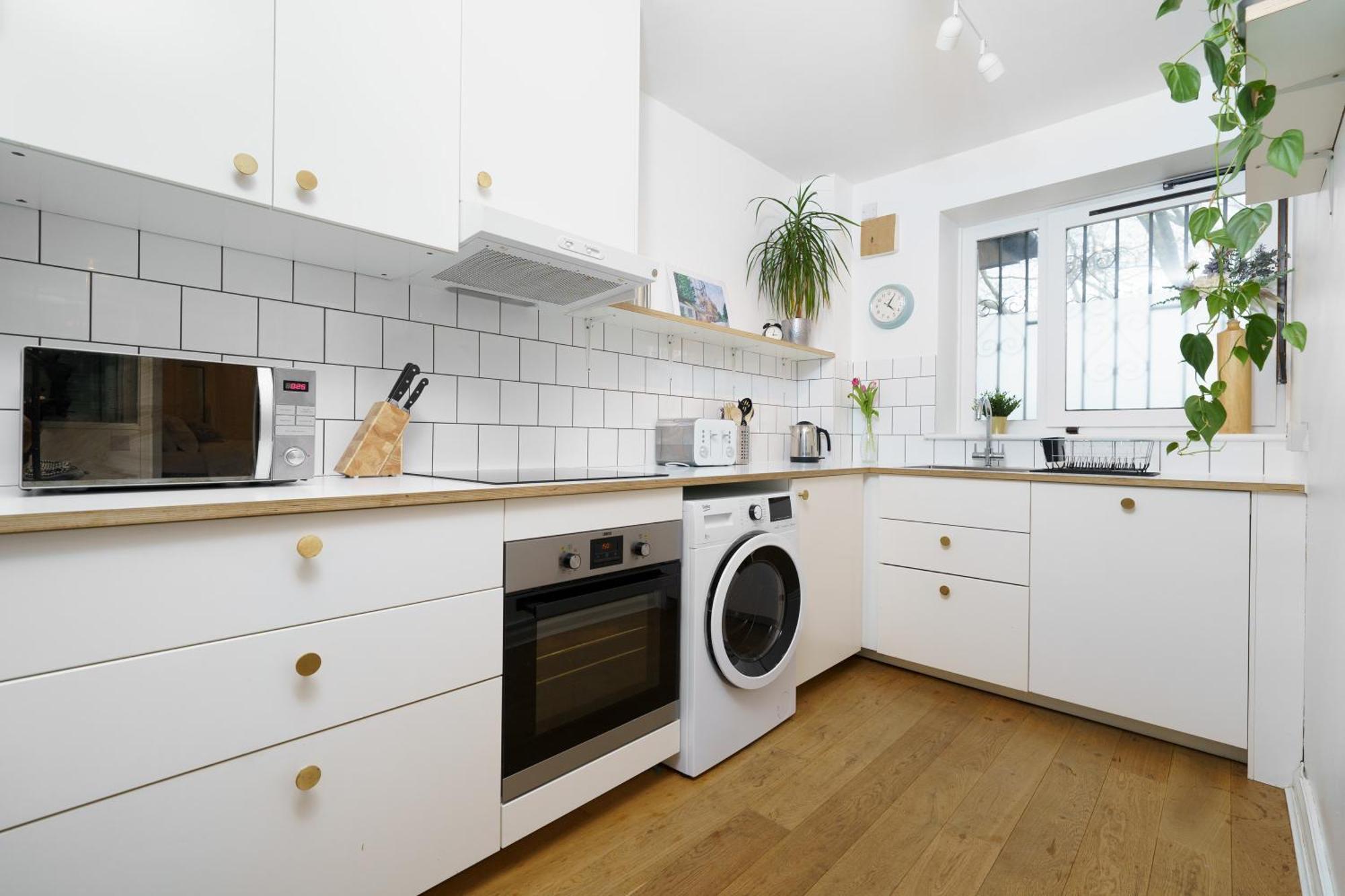 Lovely Apartment In Victoria Park Village Londra Esterno foto