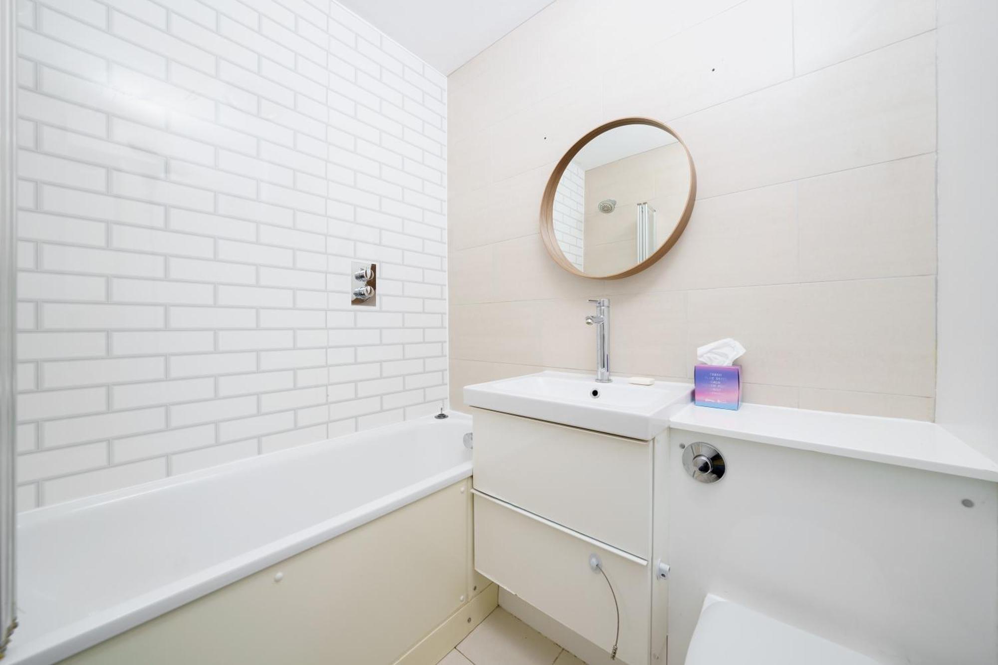 Lovely Apartment In Victoria Park Village Londra Esterno foto