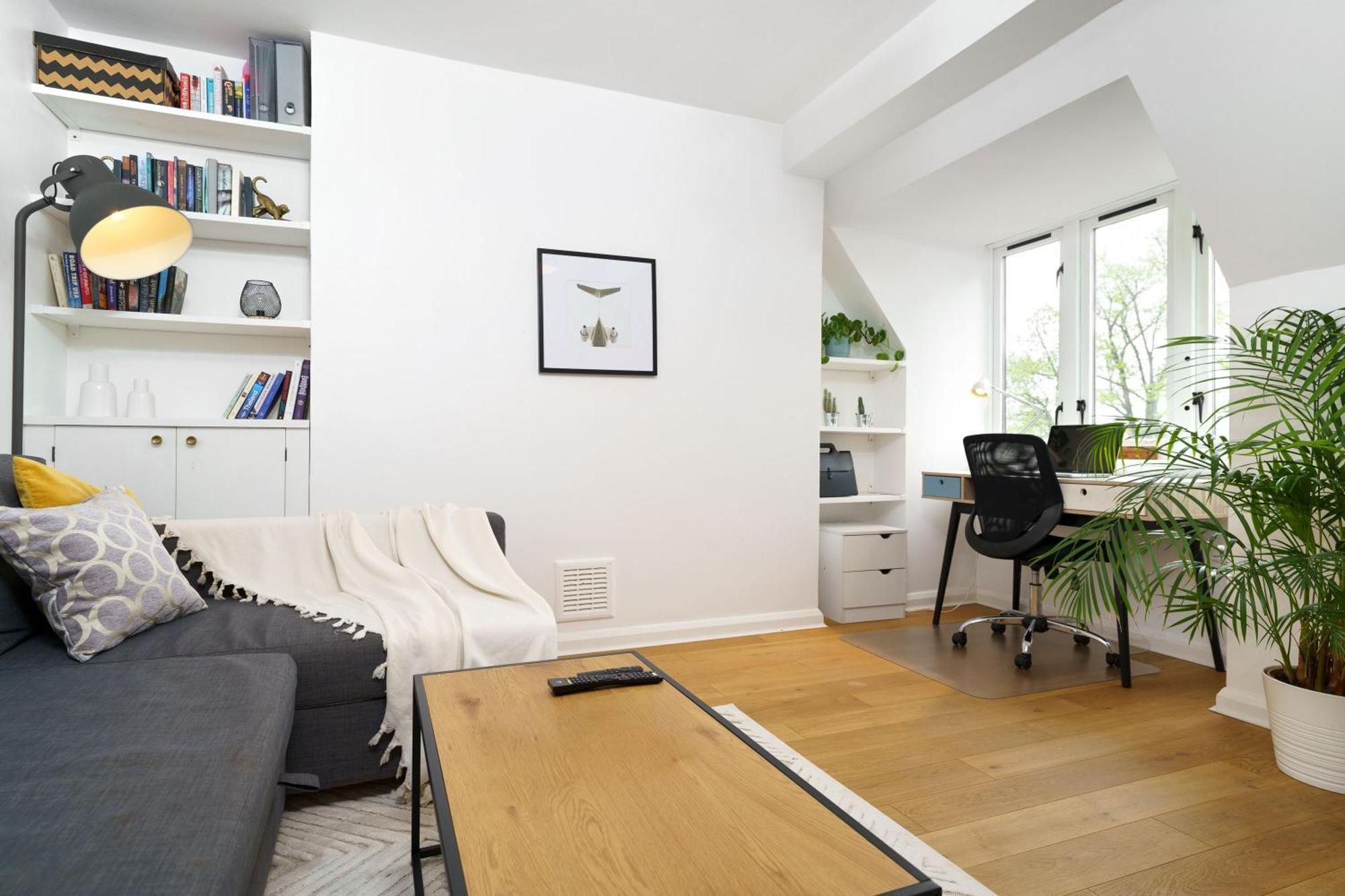 Lovely Apartment In Victoria Park Village Londra Esterno foto