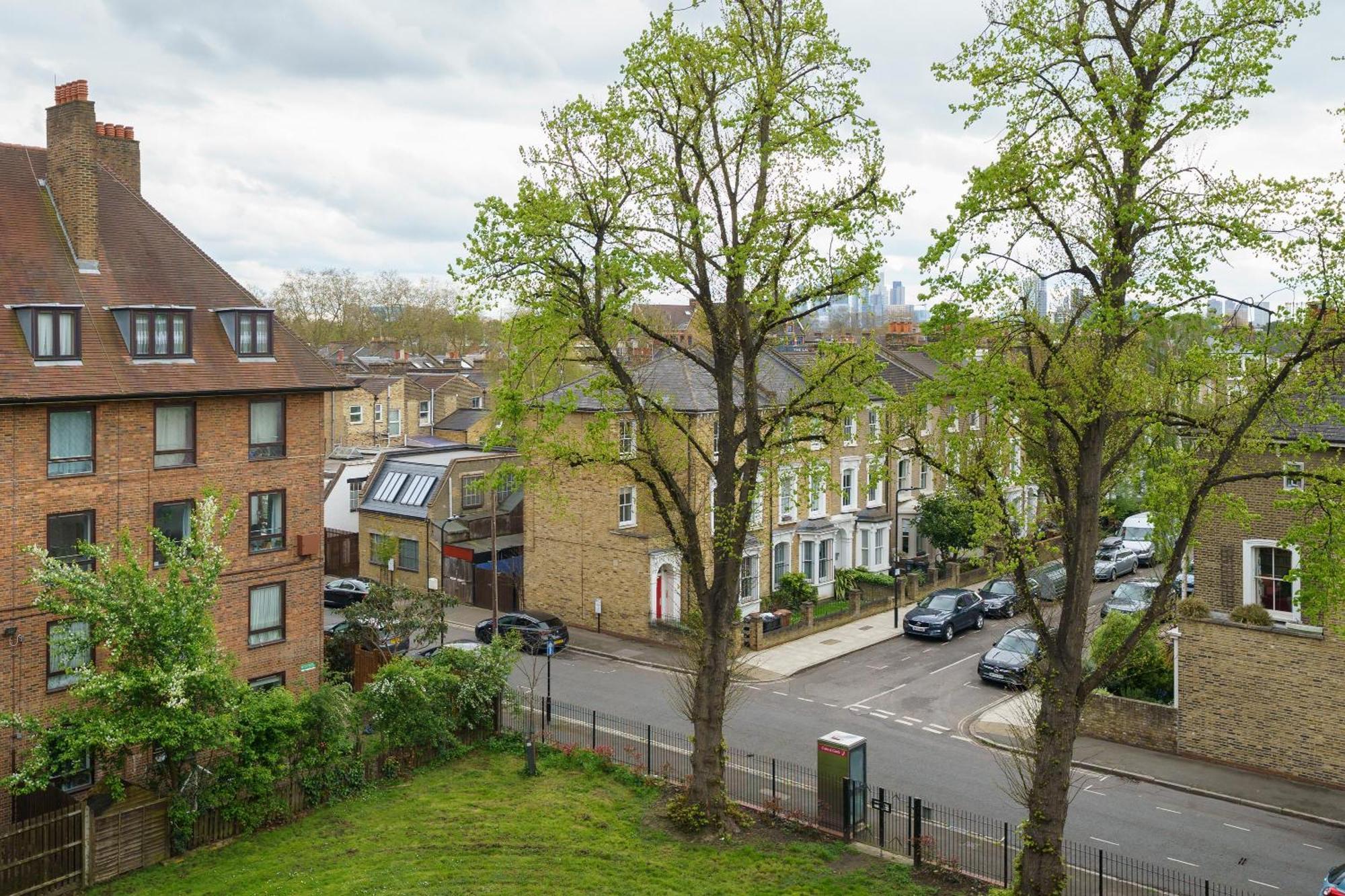 Lovely Apartment In Victoria Park Village Londra Esterno foto